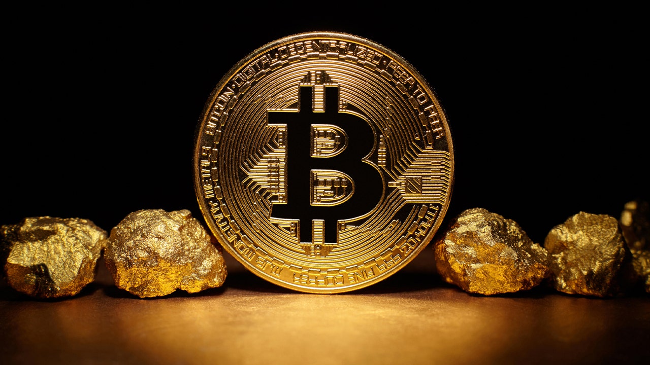 Nhà đầu tư hoang mang khi bitcoin tụt dốc